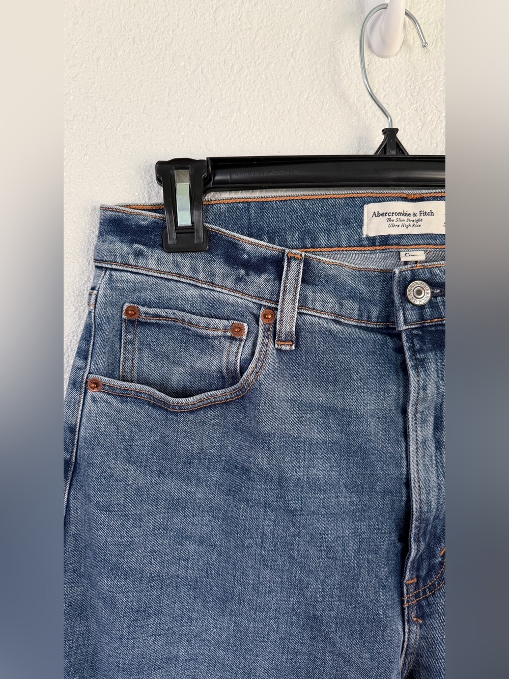 NWT Abercrombie Curve Love Ultra High Rise Slim Straight Jeans Size 30 - Picture 3 of 7